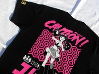 「ユリ熊嵐-百合城銀子（デリシャスメルピンク）」の背面。(c)2015 イクニゴマモナカ/ユリクマニクル