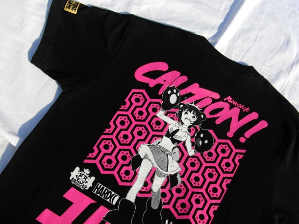 「ユリ熊嵐-百合城銀子（デリシャスメルピンク）」の背面。(c)2015 イクニゴマモナカ/ユリクマニクル