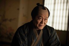 赤目一味の頭・辰五郎役を演じる國村隼。(c)オノ・ナツメ／小学館 (c)2015 WOWOW／ホリプロ