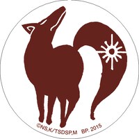 F賞クリアファイルコレクションのステッカーの1種。(C)鈴木央・講談社/「七つの大罪」製作委員会・MBS (C)鈴木央/講談社