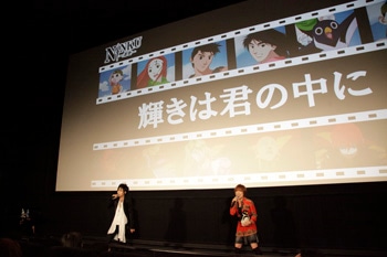 デュエットする鈴木結女と松本梨香。(c)桐山光侍／集英社・ぴえろ