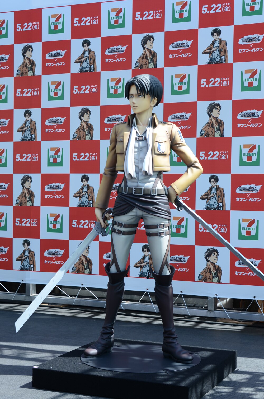 リヴァイの等身大フィギュア。 - 黙って俺に投資しろ！エレン