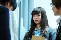 映画「バクマン。」の場面写真。小松菜奈演じる亜豆美保。(c)2015 映画「バクマン。」製作委員会