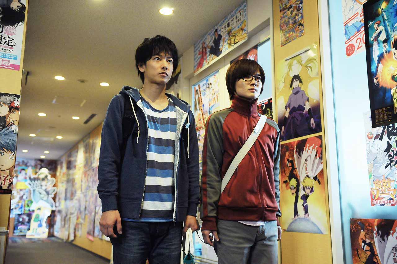 映画「バクマン。」の場面写真。佐藤健演じる真城最高（左）と神木隆之介演じる高木秋人。(c)2015 映画「バクマン。」製作委員会
