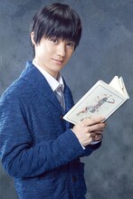 小越勇輝扮する金木研。(c)石田スイ/集英社 (c)舞台『東京喰種トーキョーグール』製作委員会