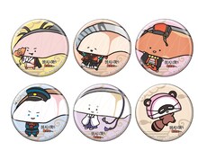 「曇天に笑う」と「KIRIMIちゃん.」コラボグッズの缶バッジ。(c)唐々煙／マッグガーデン・「曇天に笑う」製作委員会 (c)2013, 2015 SANRIO CO., LTD.