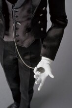 「RAH セバスチャン・ミカエリス」※写真は監修中のサンプル。発売商品とは一部異なる場合がある。(c)枢やな/スクウェアエニックス・黒執事Project・MBS