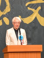 来賓の手塚眞。