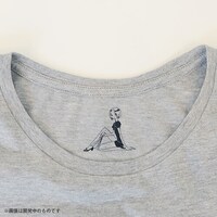 襟元にはフォスの姿をプリント。