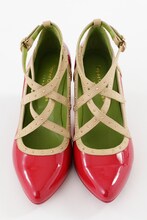 「パンプス 蔵馬モデル」 原作/冨樫義博「幽☆遊☆白書」(集英社「ジャンプコミックス」刊) (c)Yoshihiro Togashi 1990年-1994年 (c)ぴえろ/集英社