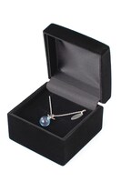 「氷泪石ネックレス 飛影モデル」原作/冨樫義博「幽☆遊☆白書」(集英社「ジャンプコミックス」刊) (c)Yoshihiro Togashi 1990年-1994年 (c)ぴえろ/集英社