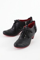 「レースアップブーティ 飛影モデル」 原作/冨樫義博「幽☆遊☆白書」(集英社「ジャンプコミックス」刊) (c)Yoshihiro Togashi 1990年-1994年 (c)ぴえろ/集英社