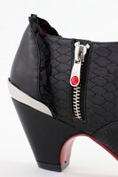 「レースアップブーティ 飛影モデル」 原作/冨樫義博「幽☆遊☆白書」(集英社「ジャンプコミックス」刊) (c)Yoshihiro Togashi 1990年-1994年 (c)ぴえろ/集英社