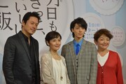 左より山田純大、富田靖子、高杉真宙、藤田弓子。