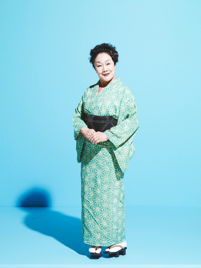 白石加代子演じる京子ちゃんのばあちゃん。精神年齢が異常に若く、ひろしに恋することになる（？）おちゃめなおばあちゃん。 (c)吉沢やすみ/オフィス安井