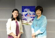 番組で案内役を務める渡邊あゆみアナウンサー（左）と、「天上の虹」作者の里中満智子（右）。