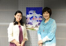 番組で案内役を務める渡邊あゆみアナウンサー（左）と、「天上の虹」作者の里中満智子（右）。