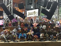 「ONE PIECE」のフィギュア群。