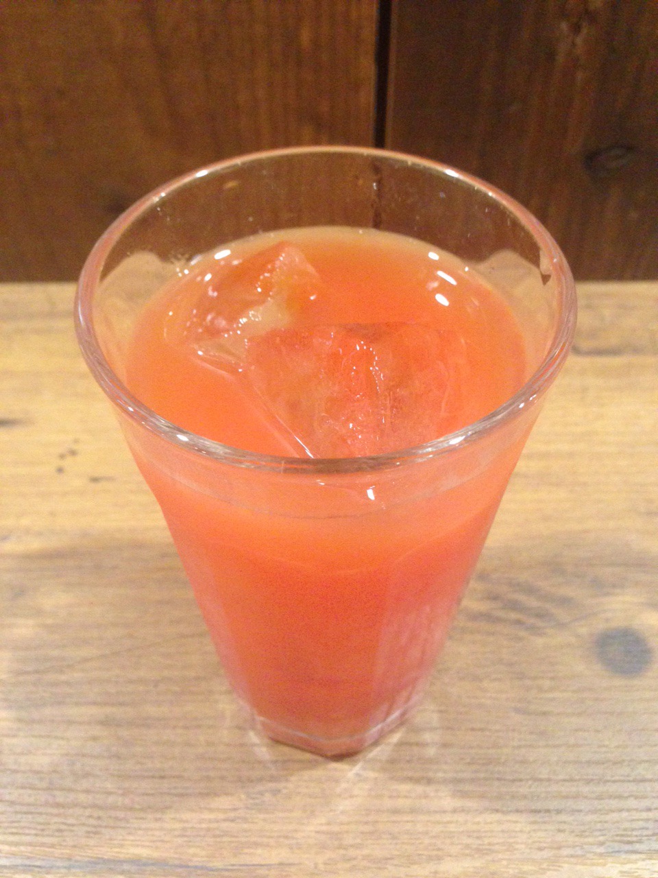 コラボカフェにて提供される「DIOの血の滴るブラッディオレンジジュース」。(c)荒木飛呂彦&LUCKY LAND COMMUNICATIONS/集英社・ジョジョの奇妙な冒険 SC 製作委員会