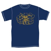 「ジョジョの奇妙な冒険 スターダストクルセイダース × TOWER RECORDS Tシャツ オインゴ」のネイビー。(c)荒木飛呂彦&LUCKY LAND COMMUNICATIONS/集英社・ジョジョの奇妙な冒険 SC 製作委員会