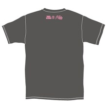 「ジョジョの奇妙な冒険 スターダストクルセイダース × TOWER RECORDS Tシャツ オインゴ」グレイの裏。(c)荒木飛呂彦&LUCKY LAND COMMUNICATIONS/集英社・ジョジョの奇妙な冒険 SC 製作委員会