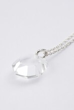 「愛良のお守りペンダント」 (c)池野恋／集英社・りぼん