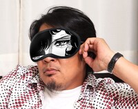 アイマスクの着用イメージ。