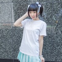 徳田有希がイラストを手がけたパンチラTシャツ。