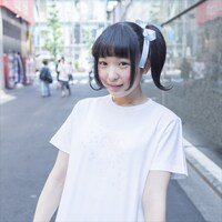 徳田有希がイラストを手がけたパンチラTシャツ。