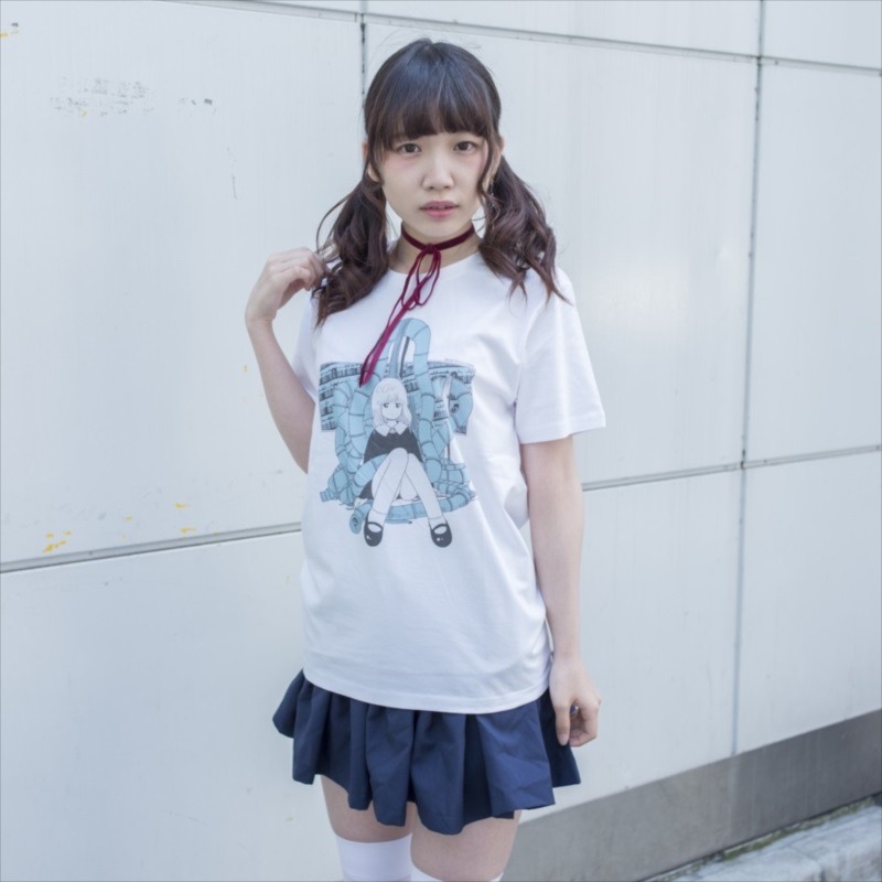 うえむらがイラストを手がけたパンチラTシャツ。