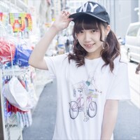 AOIがイラストを手がけたパンチラTシャツ。