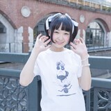 大野そらがイラストを手がけたパンチラTシャツ。