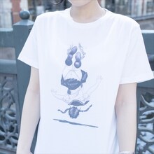 大野そらがイラストを手がけたパンチラTシャツ。