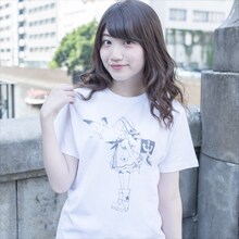 三浦靖冬がイラストを手がけたパンチラTシャツ。