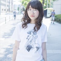 田中てててがイラストを手がけたパンチラTシャツ。