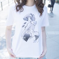 田中てててがイラストを手がけたパンチラTシャツ。