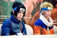 （左から）佐藤流司、松岡広大。(c)岸本斉史 スコット/集英社 (c)ライブ・スペクタクル「NARUTO-ナルト-」製作委員会 2015　撮影：Nicole Quek