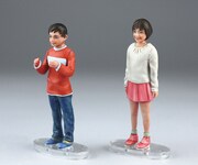 「メカトロウィーゴ」のプラモには、ロボットと同スケールの男の子、女の子フィギュアが付属する。(c)MODERHYTHM/Kazushi Kobayashi