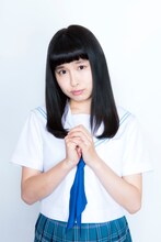 るみちゃんこと郁野るみを演じるトミタ栞。