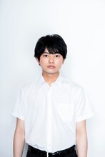 関くんこと関俊成を演じる渡辺佑太朗。