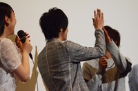 ハイタッチする廣瀬智紀と山田ジェームス武。