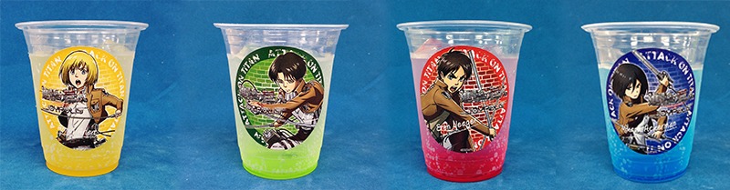パーク内で販売される「カラードリンク」。(c)諫山創・講談社/「進撃の巨人」製作委員会