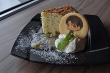 コラボカフェで提供される「リヴァイ兵士長の紅茶ケーキ」。(c)諫山創・講談社/「進撃の巨人」製作委員会