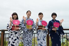 写真左より広瀬すず、長澤まさみ、綾瀬はるか、夏帆。(c)2015 吉田秋生・小学館/「海街diary」製作委員会