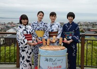 映画のヒットを祈願して、鏡開き。(c)2015 吉田秋生・小学館/「海街diary」製作委員会