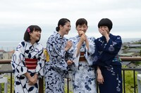 本当の姉妹のように仲睦まじい4人。(c)2015 吉田秋生・小学館/「海街diary」製作委員会