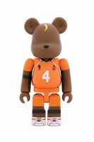 C賞「2年生烏野デザインベアブリックセット」の1種。(c)古舘春一／集英社・「ハイキュー!!」製作委員会・MBS BE@RBRICK TM & (c)2001-2015 MEDICOM TOY CORPORATION. All rights reserved.