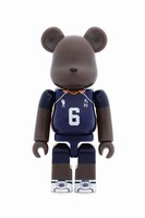 C賞「2年生烏野デザインベアブリックセット」の1種。(c)古舘春一／集英社・「ハイキュー!!」製作委員会・MBS BE@RBRICK TM & (c)2001-2015 MEDICOM TOY CORPORATION. All rights reserved.