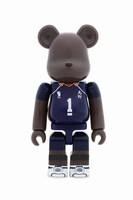 D賞「3年生烏野デザインベアブリックセット」の1種。(c)古舘春一／集英社・「ハイキュー!!」製作委員会・MBS BE@RBRICK TM & (c)2001-2015 MEDICOM TOY CORPORATION. All rights reserved.
