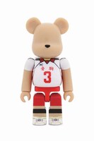 F賞「音駒デザインベアブリック」の1種。(c)古舘春一／集英社・「ハイキュー!!」製作委員会・MBS BE@RBRICK TM & (c)2001-2015 MEDICOM TOY CORPORATION. All rights reserved.